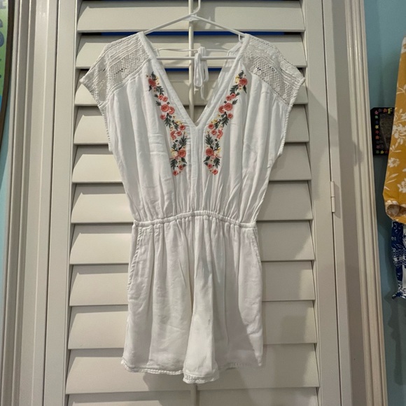 Abercrombie & Fitch Pants - Abercrombie floral embroidered romper